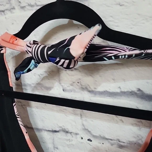 DKNY Women's Large One Piece Tummy‎ Control Swimsuit Black Floral Print Halter - Picture 5 of 7